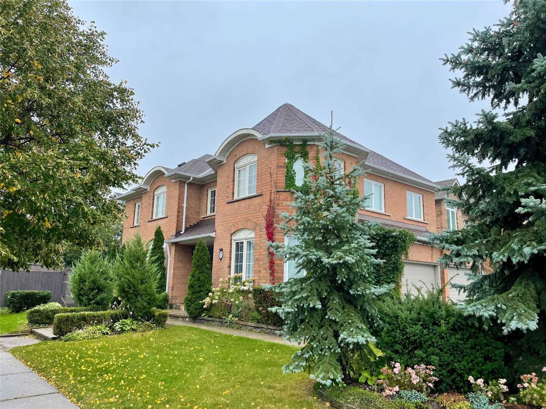 7 Mountcharles Cres