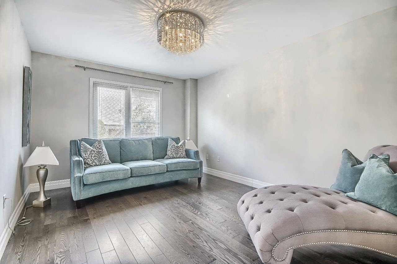 7 Mountcharles Cres