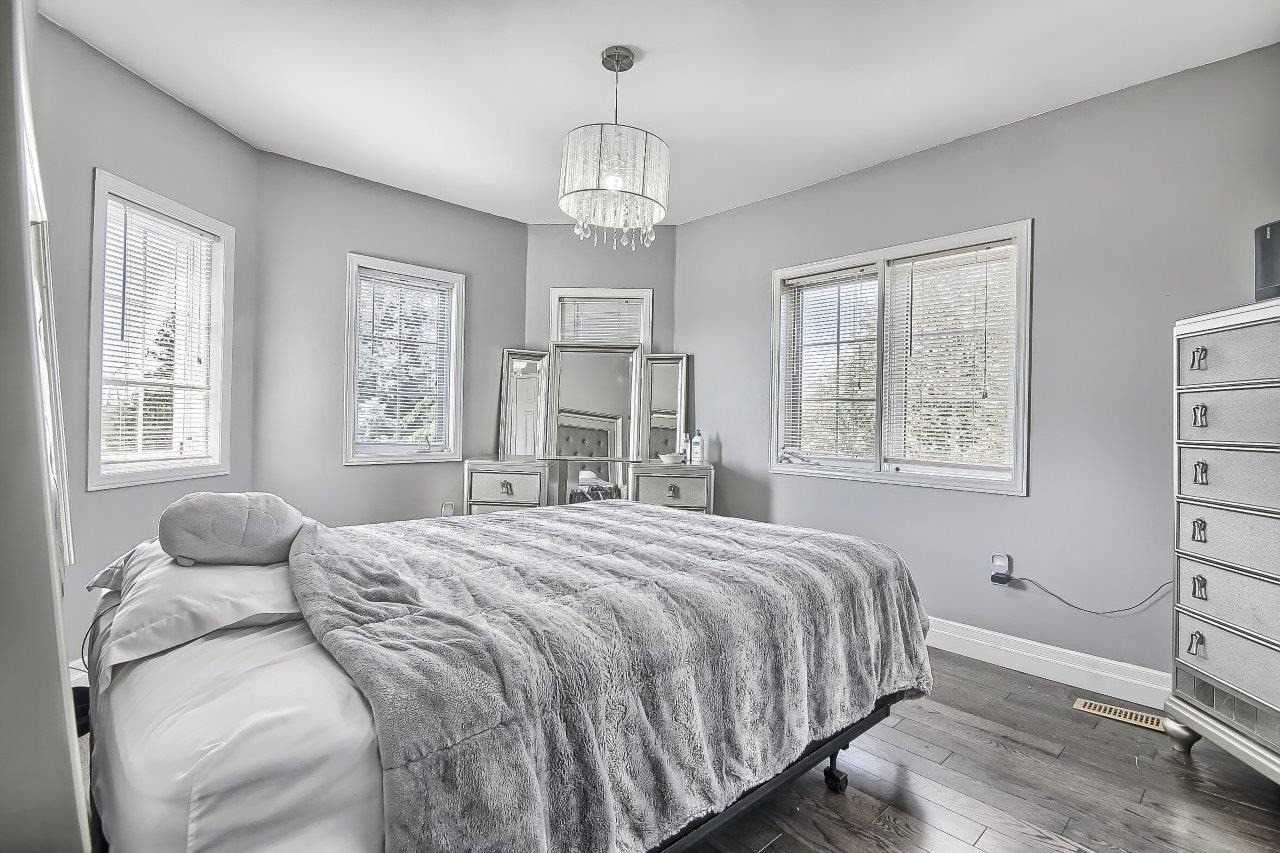7 Mountcharles Cres