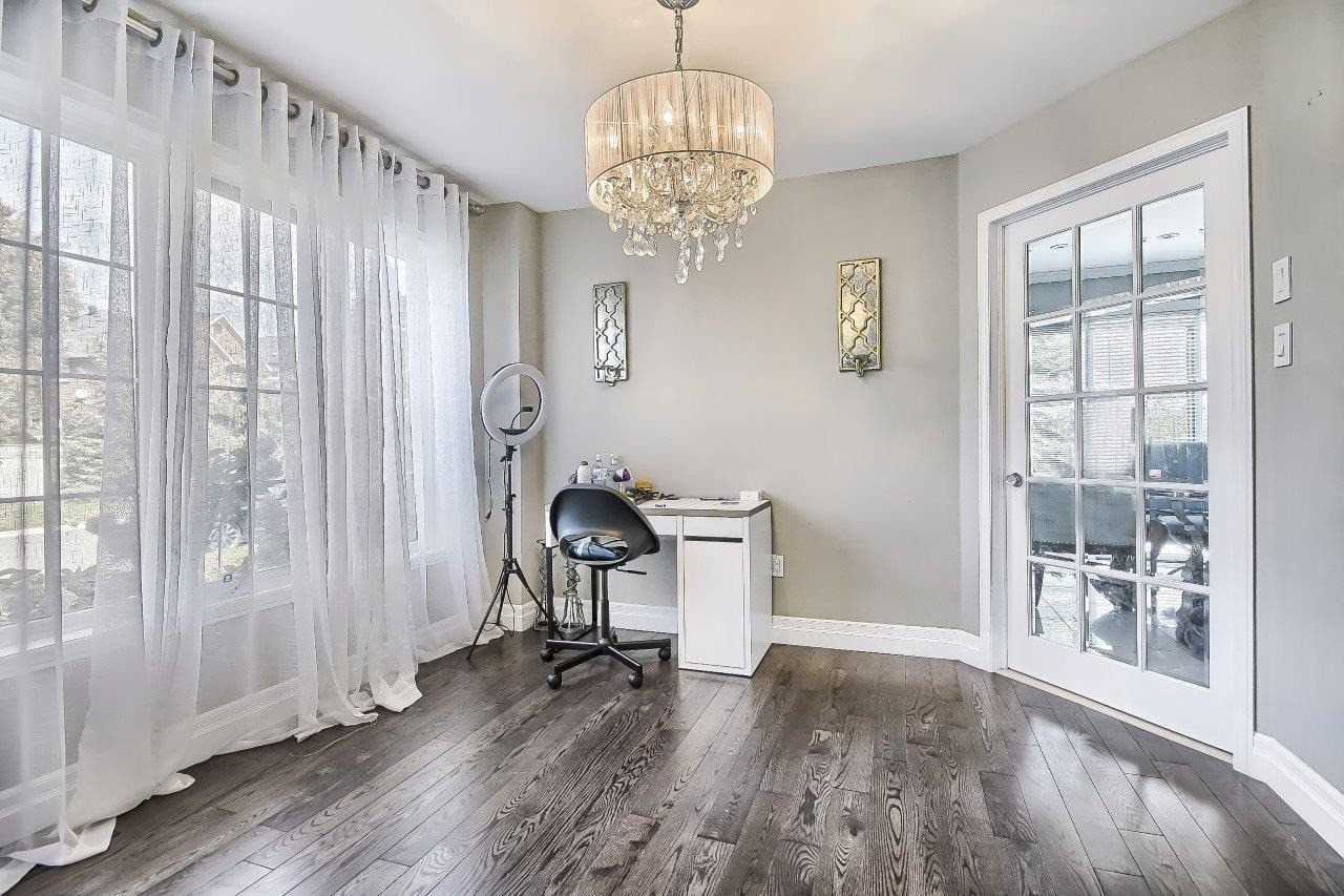 7 Mountcharles Cres