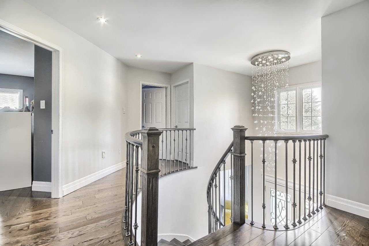 7 Mountcharles Cres