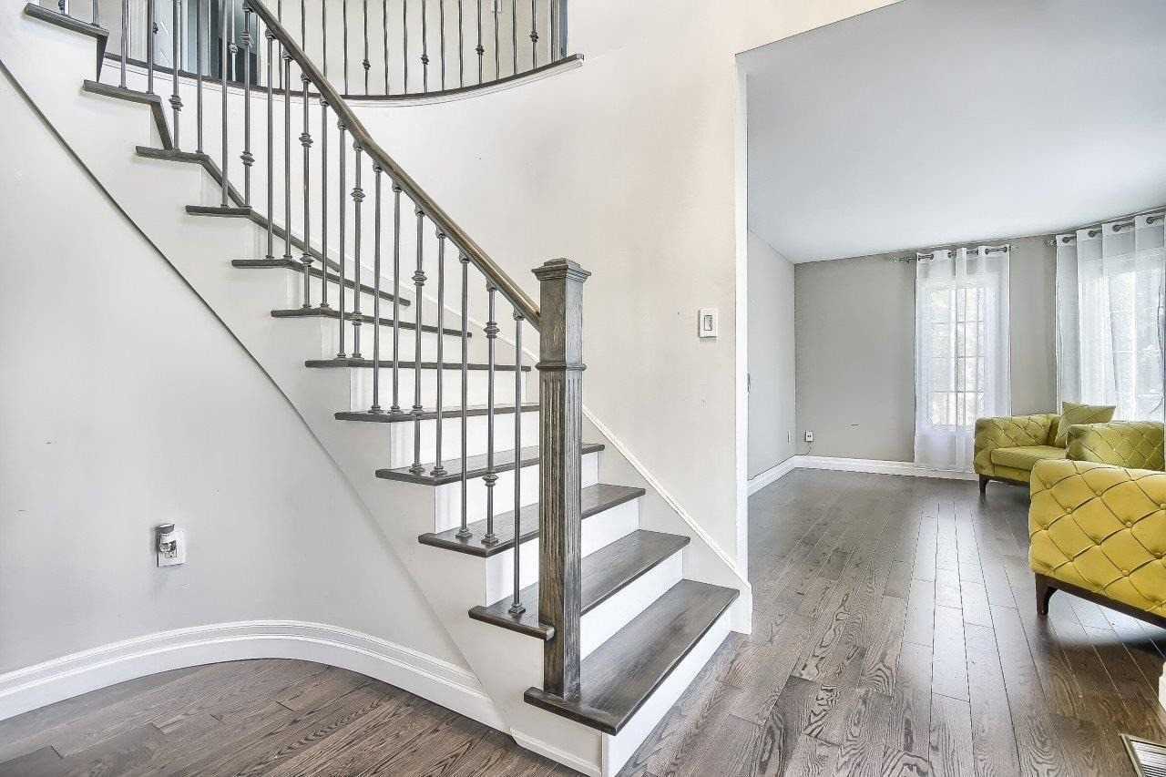 7 Mountcharles Cres