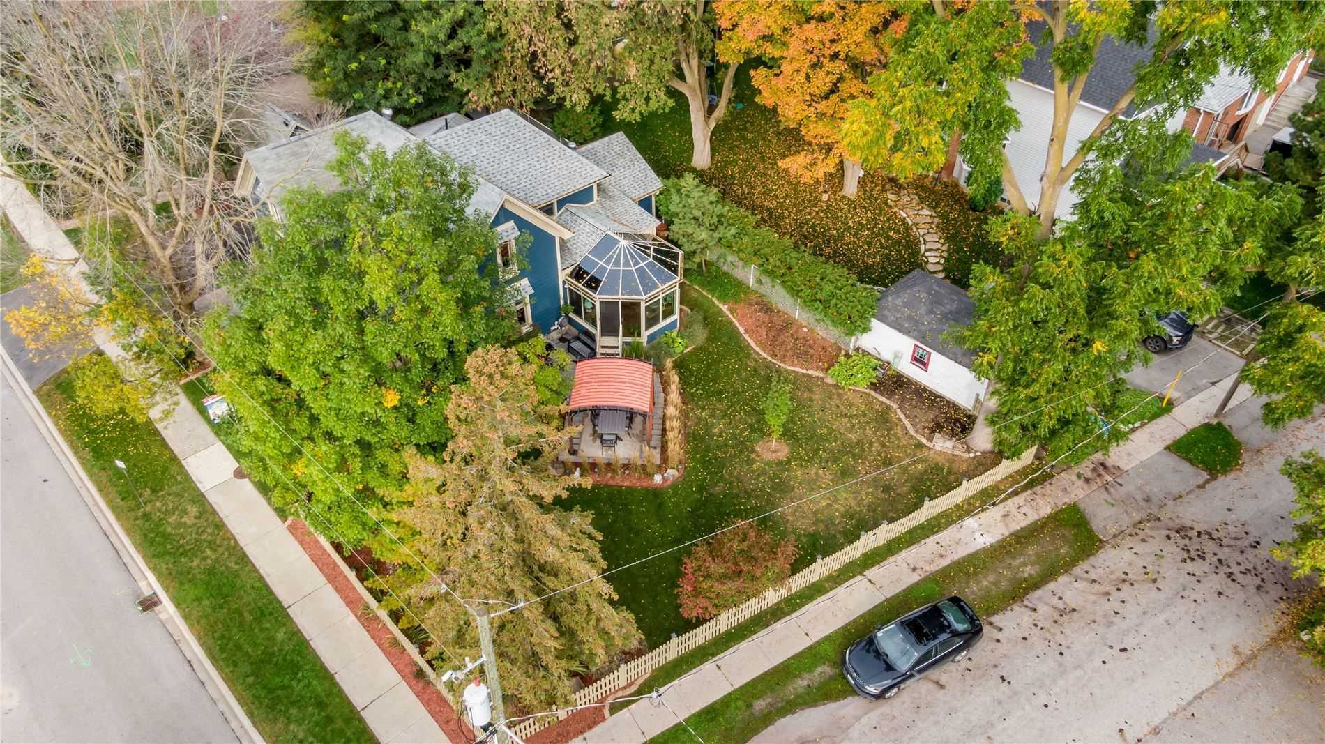 399 Amelia St