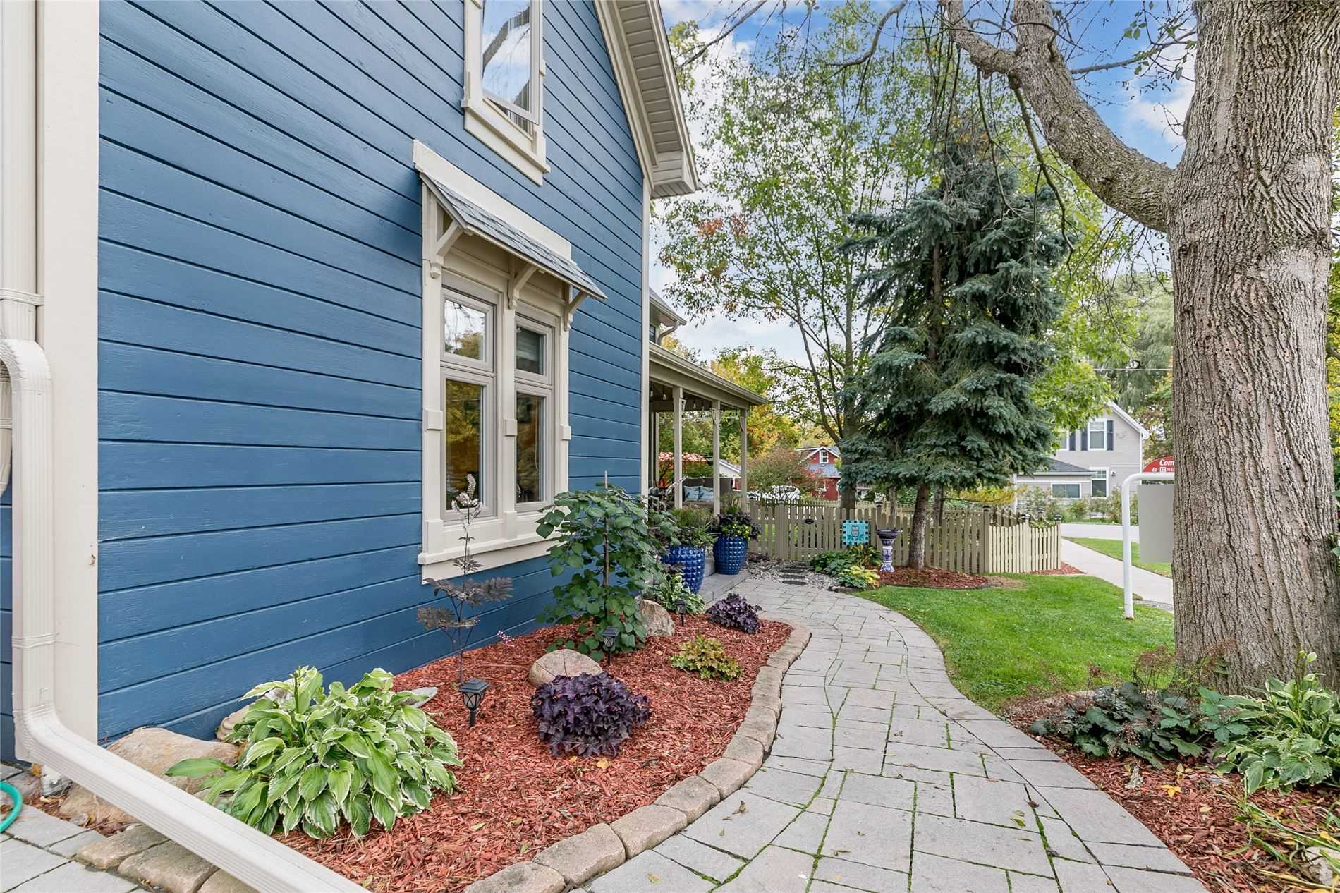 399 Amelia St
