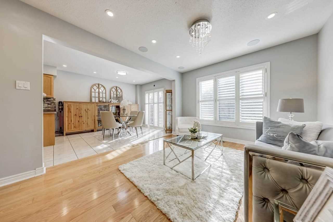 17 Zippora Dr