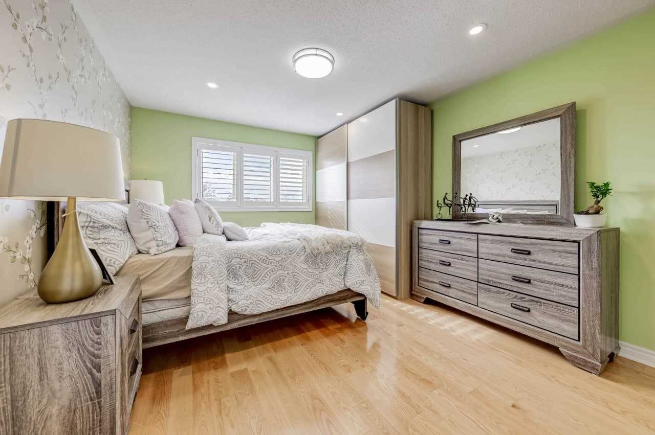 17 Zippora Dr
