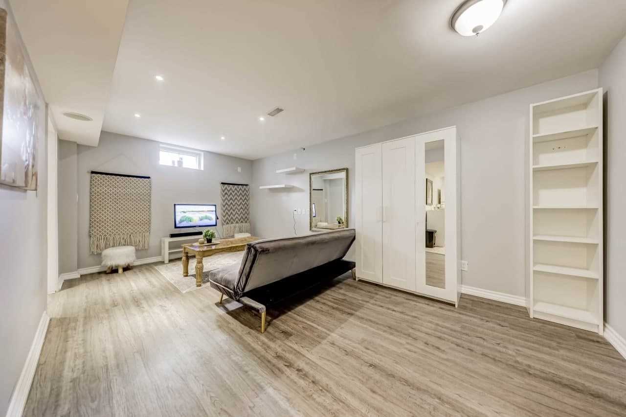 17 Zippora Dr