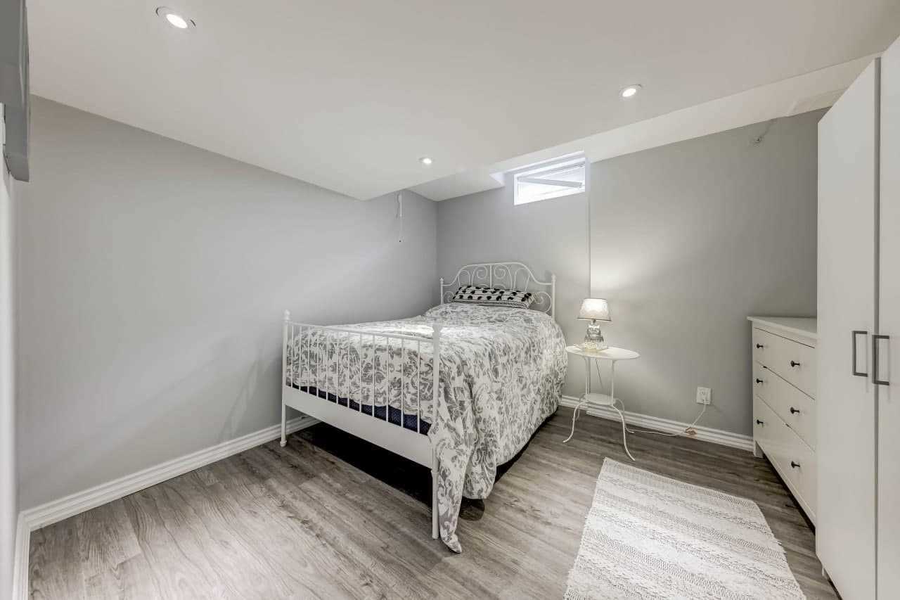 17 Zippora Dr