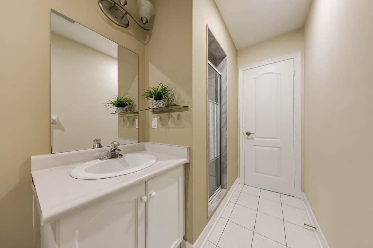 17 Zippora Dr