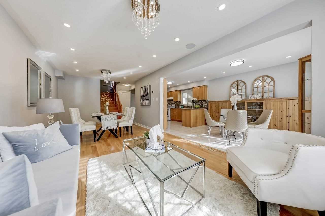 17 Zippora Dr