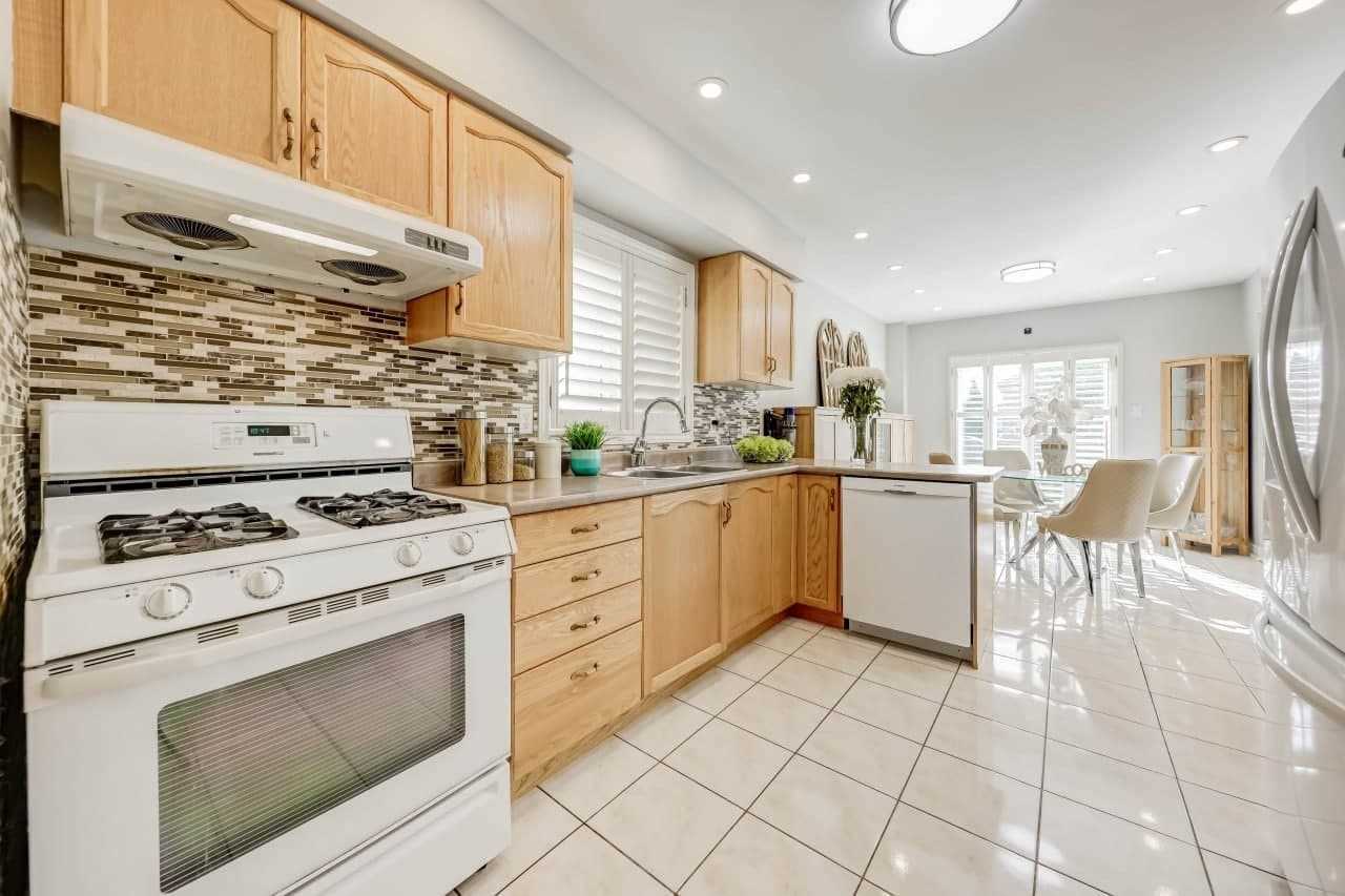 17 Zippora Dr