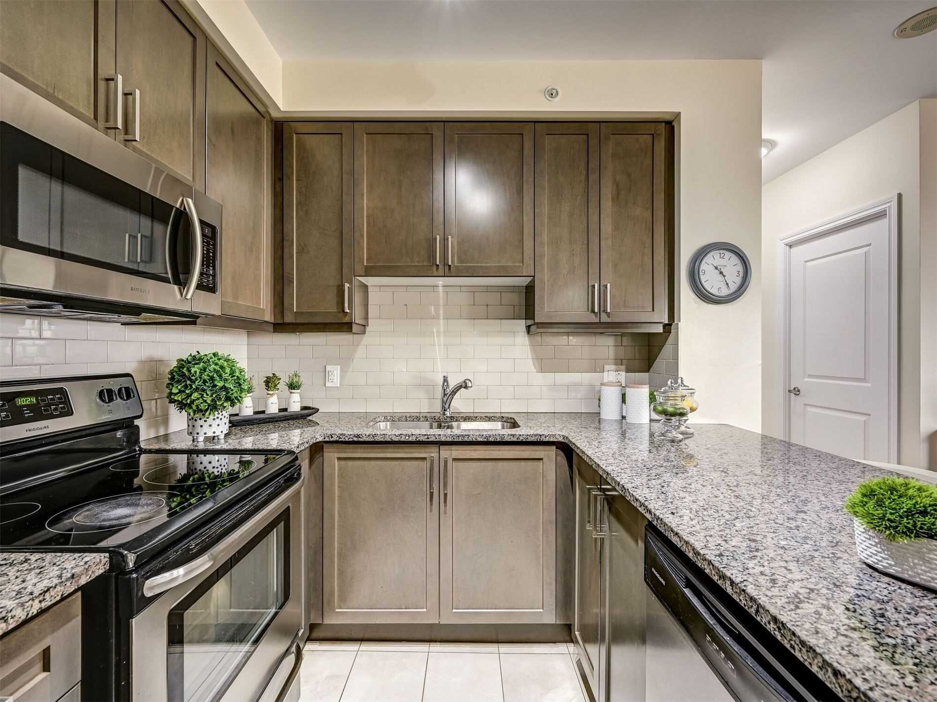 9255 Jane St, #1211