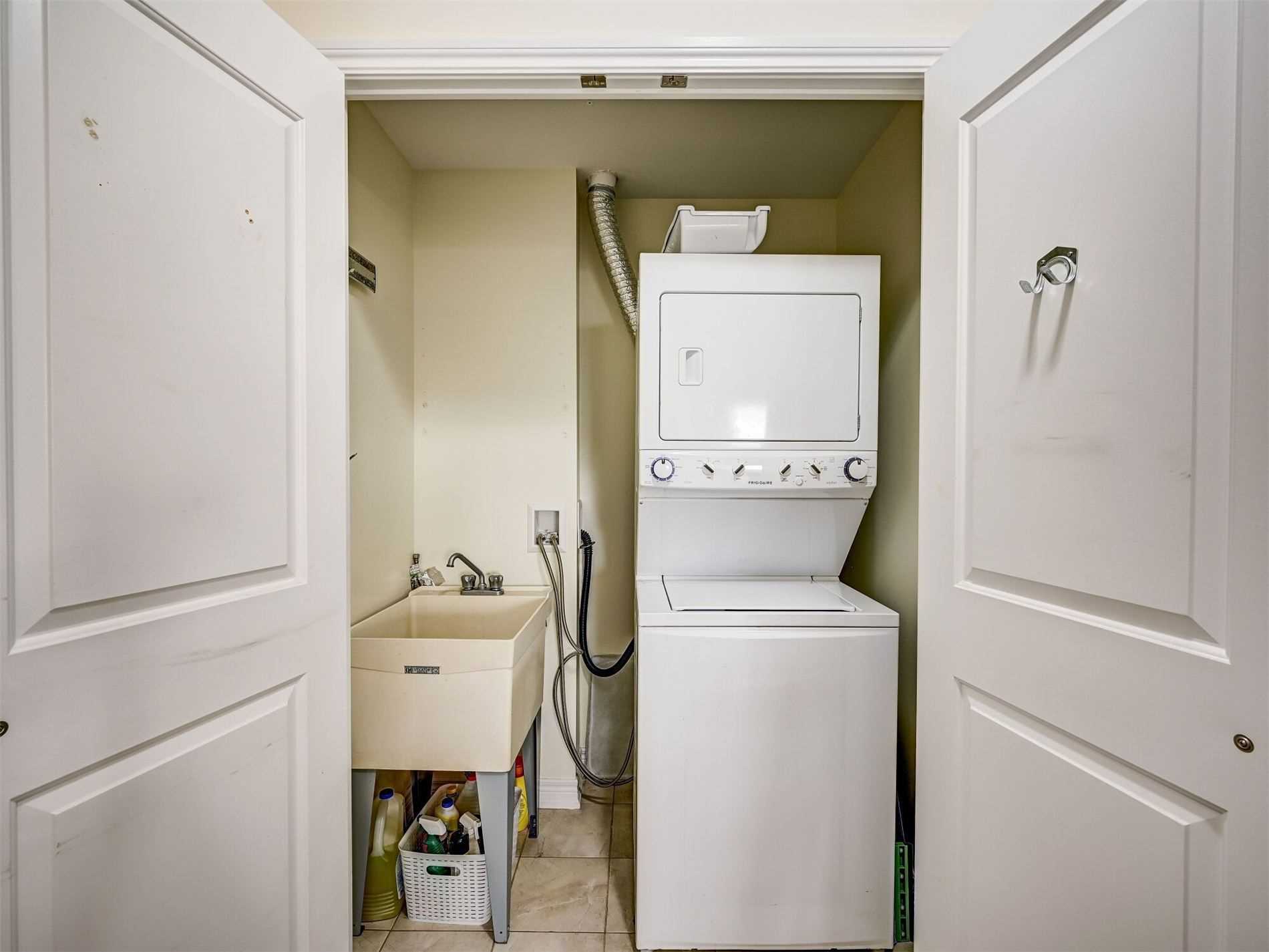 9255 Jane St, #1211