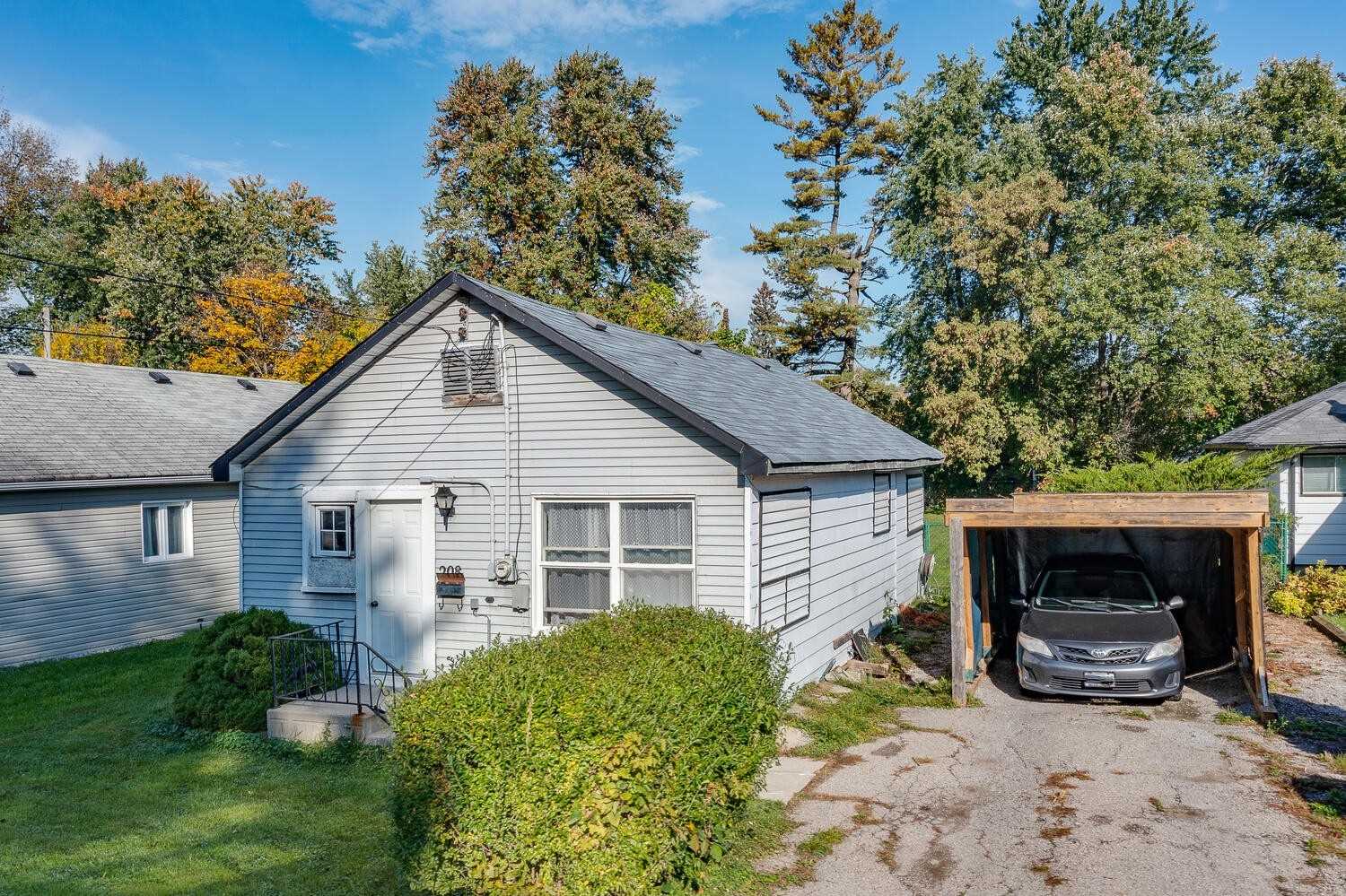 208 Bayview Ave