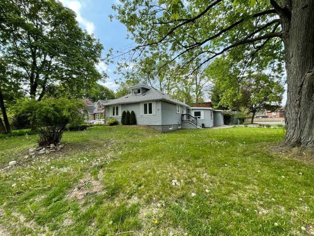 151 Richmond St