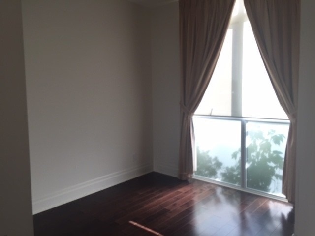 1 Upper Duke Cres, #110