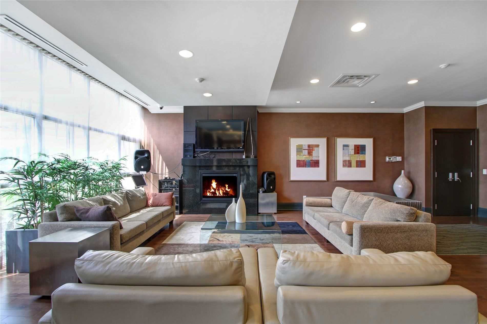 1 Upper Duke Cres, #110