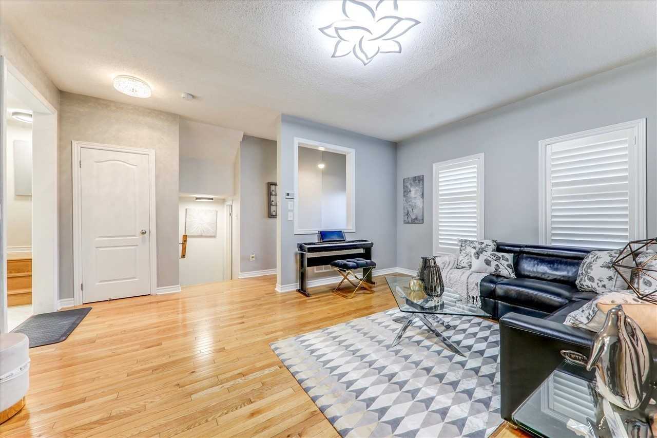 73 Vettese Crt, Markham