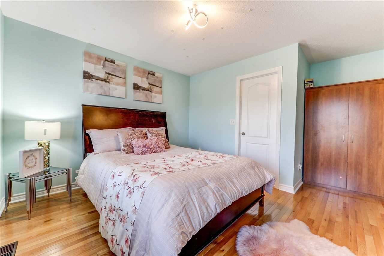 73 Vettese Crt, Markham