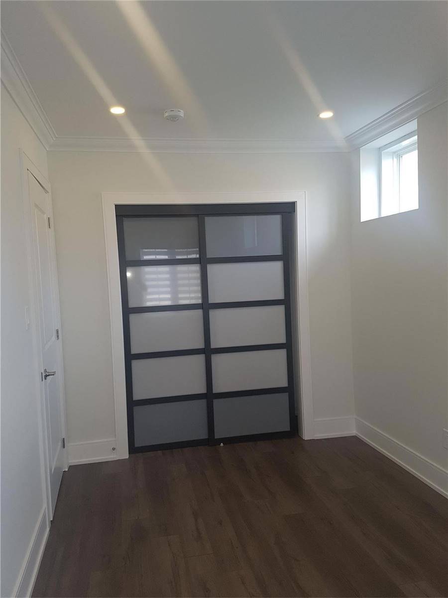 1 Hurst Ave