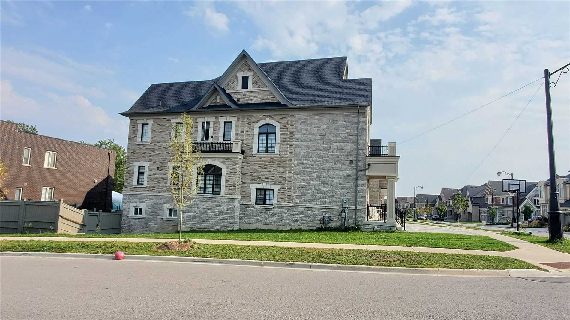 1 Hurst Ave