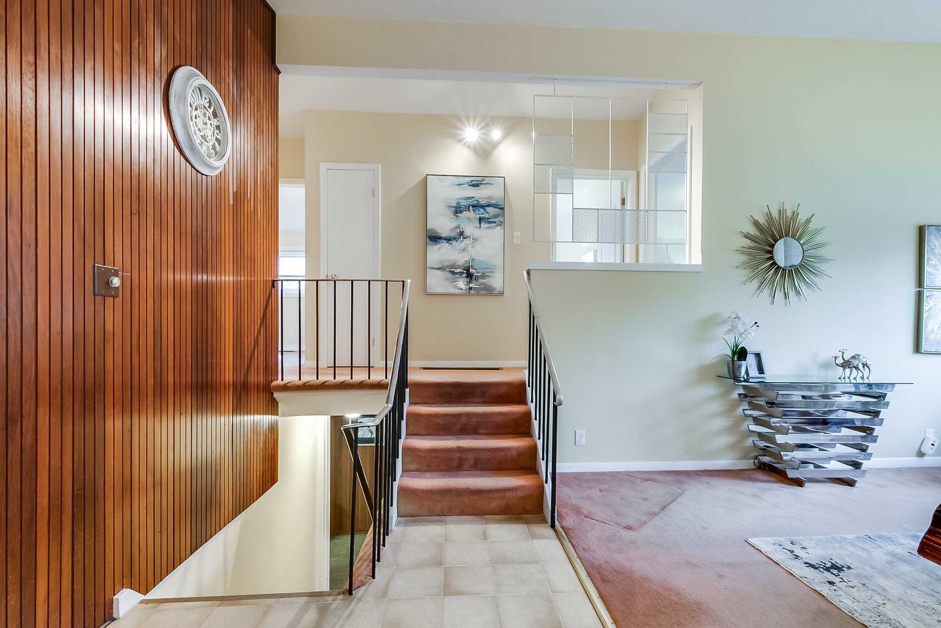 89 Murray Dr