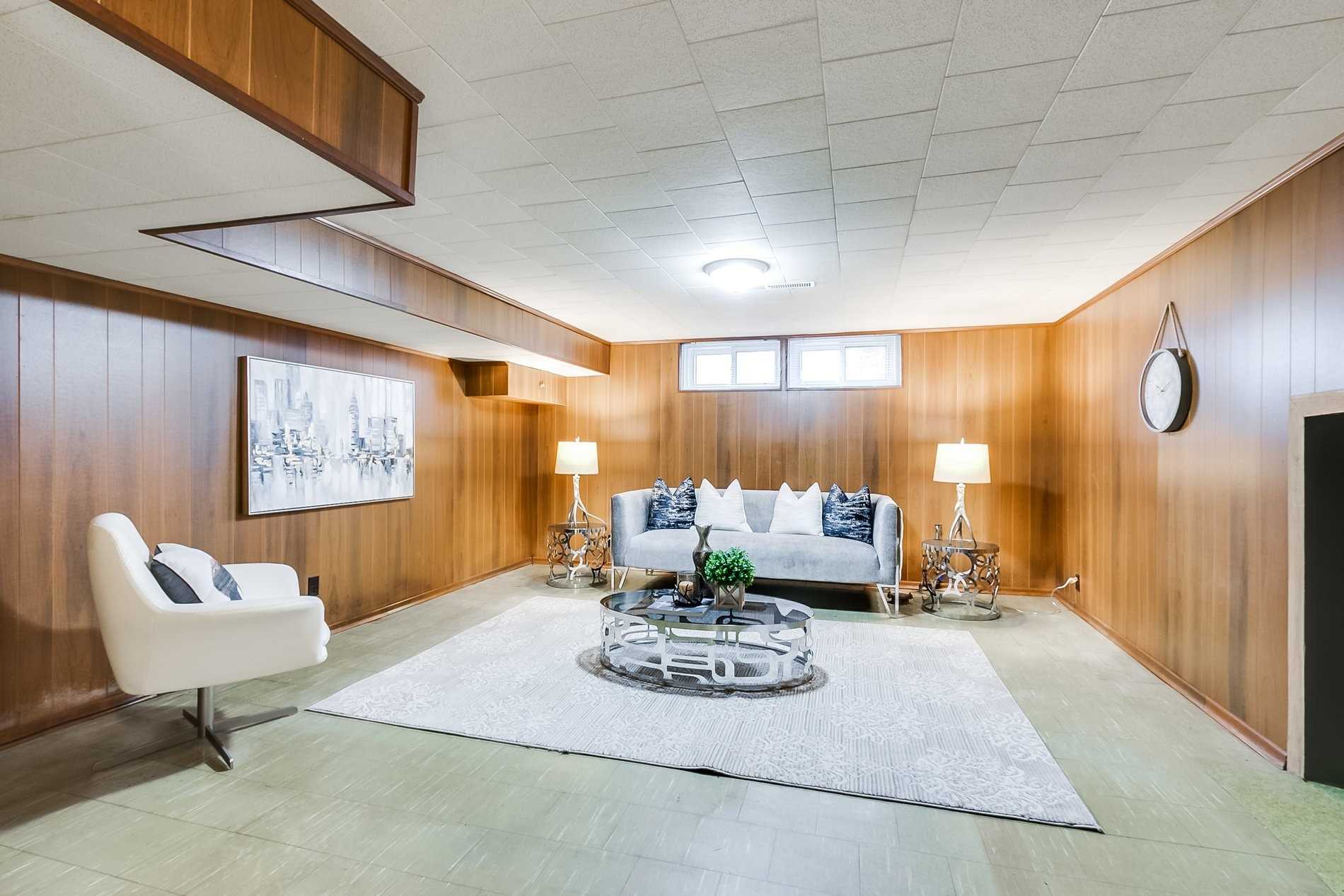 89 Murray Dr