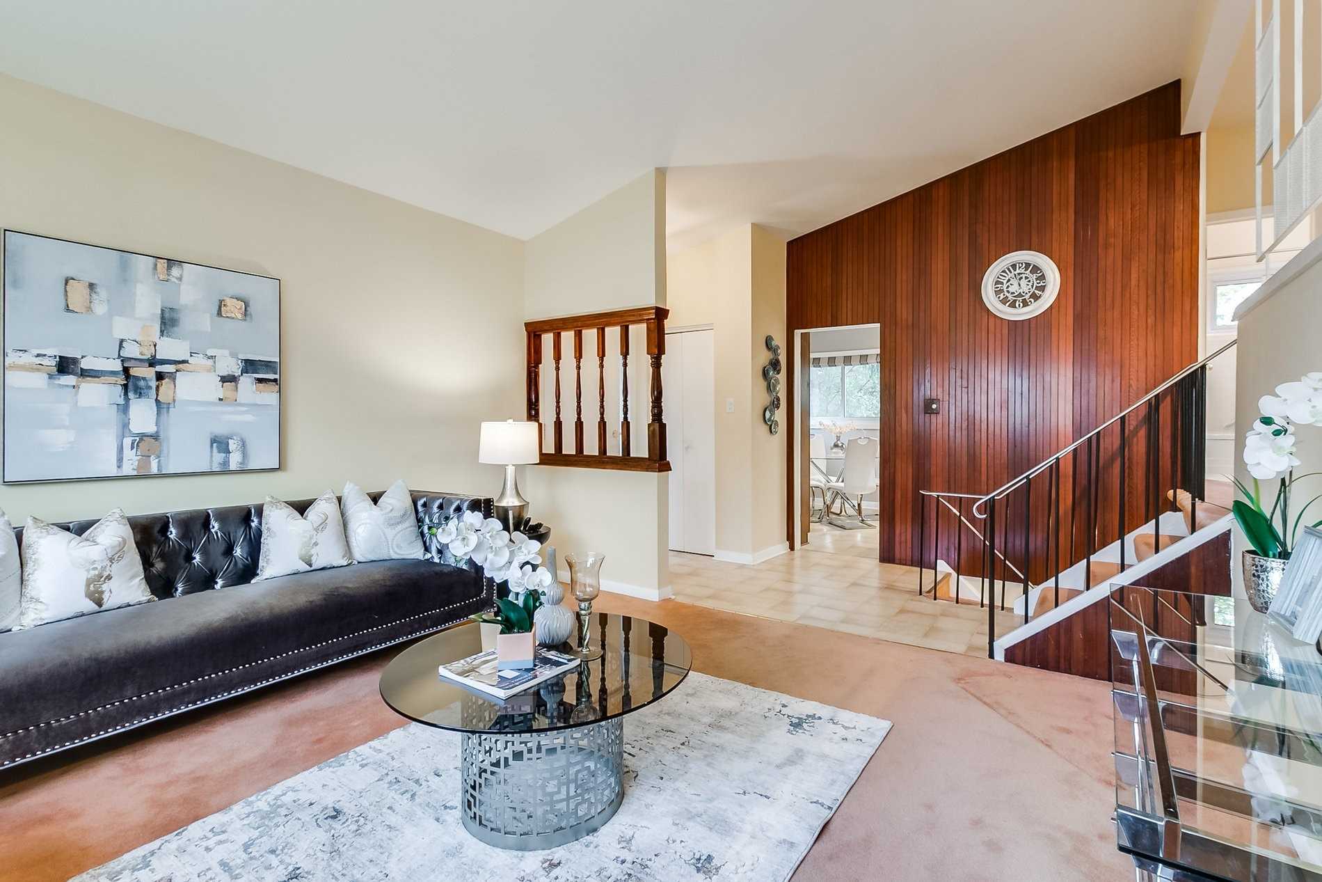 89 Murray Dr