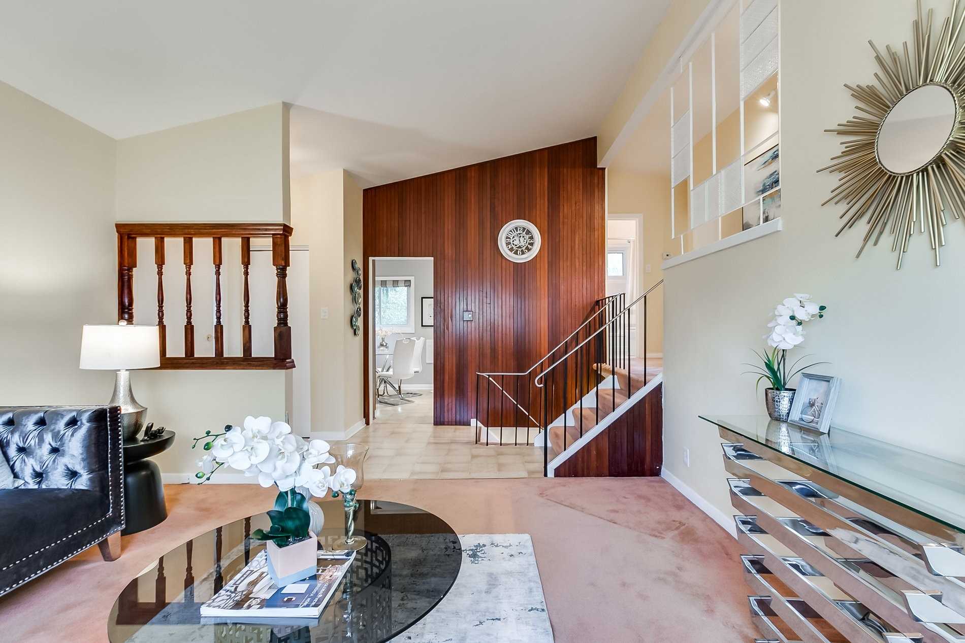 89 Murray Dr