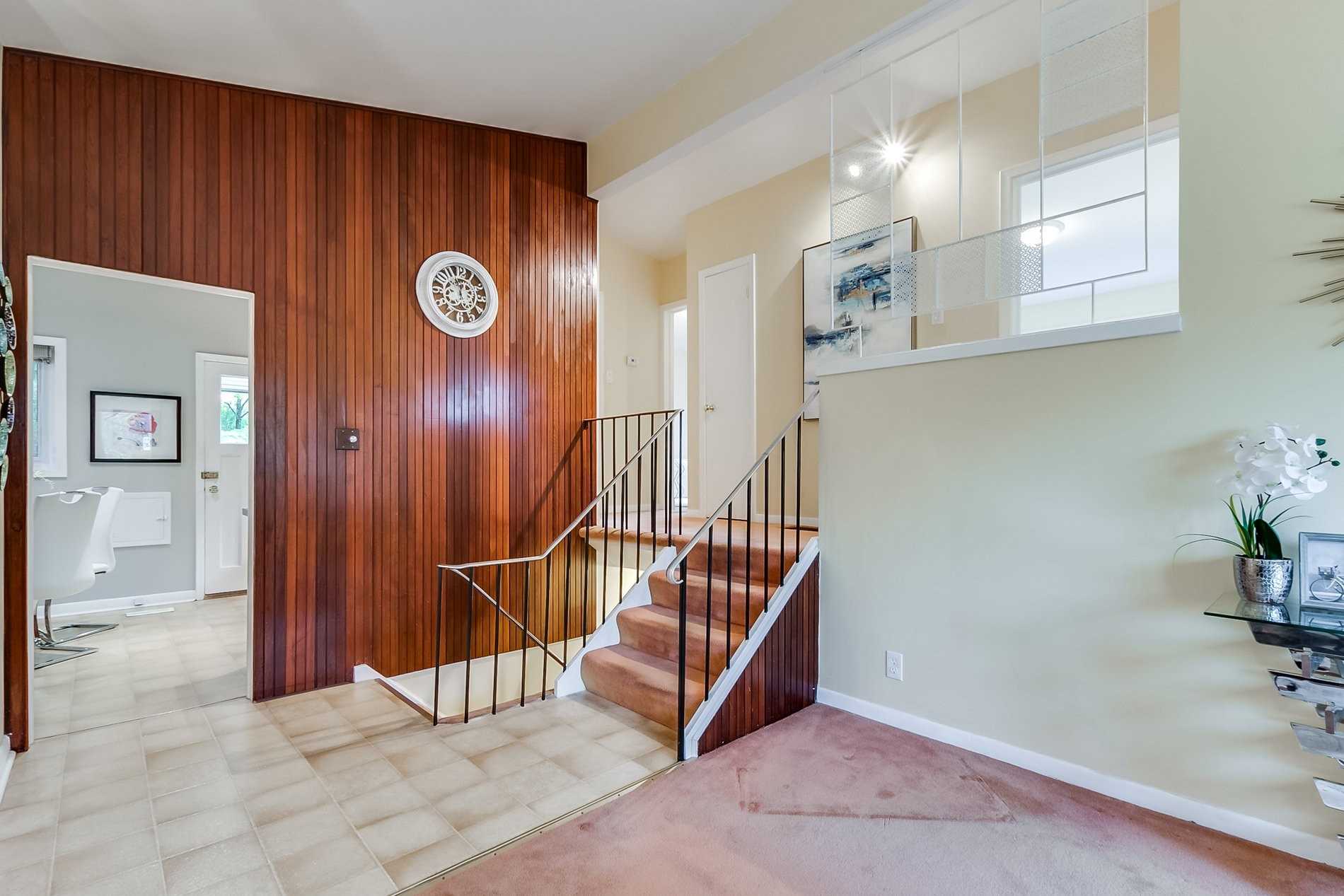 89 Murray Dr