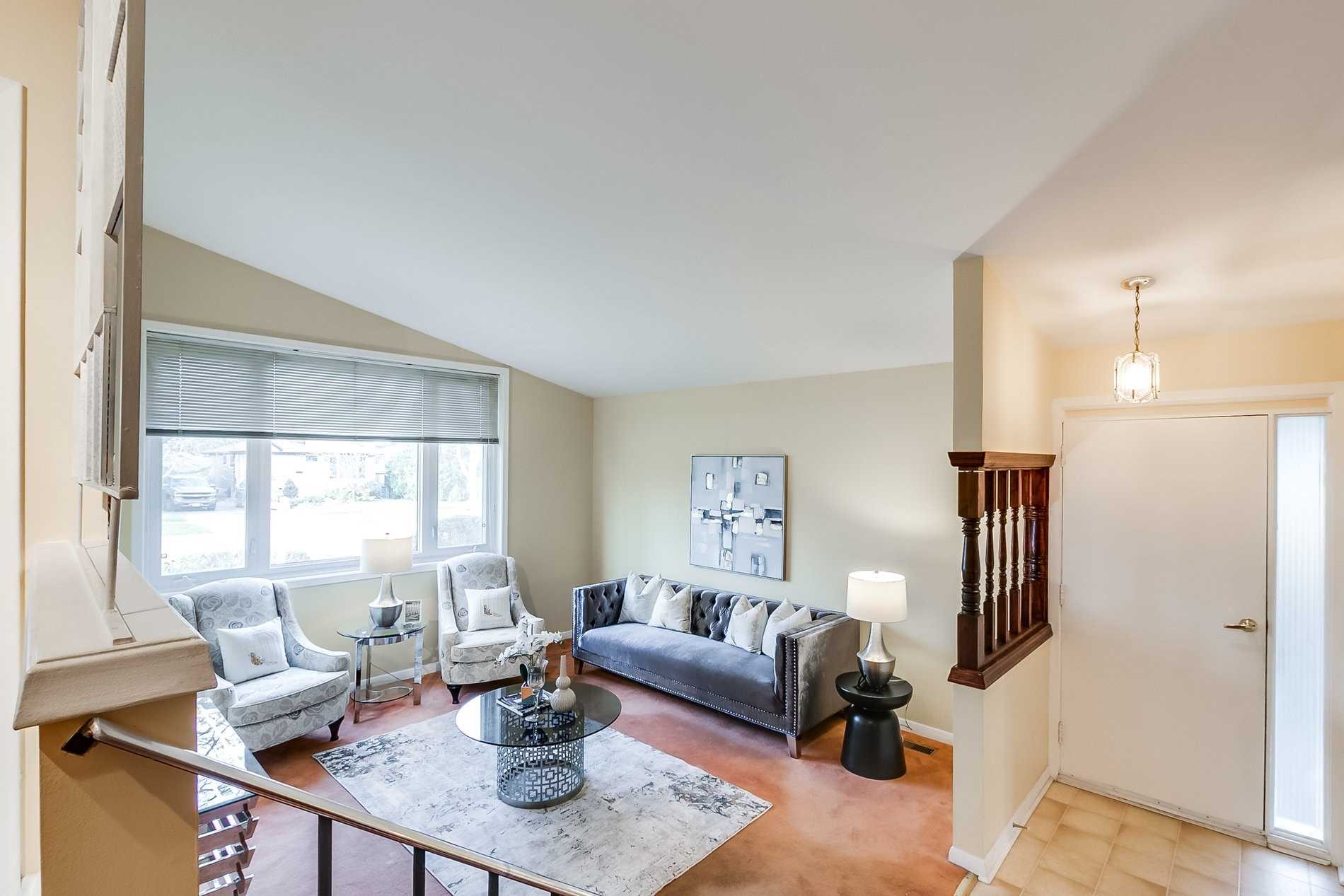 89 Murray Dr