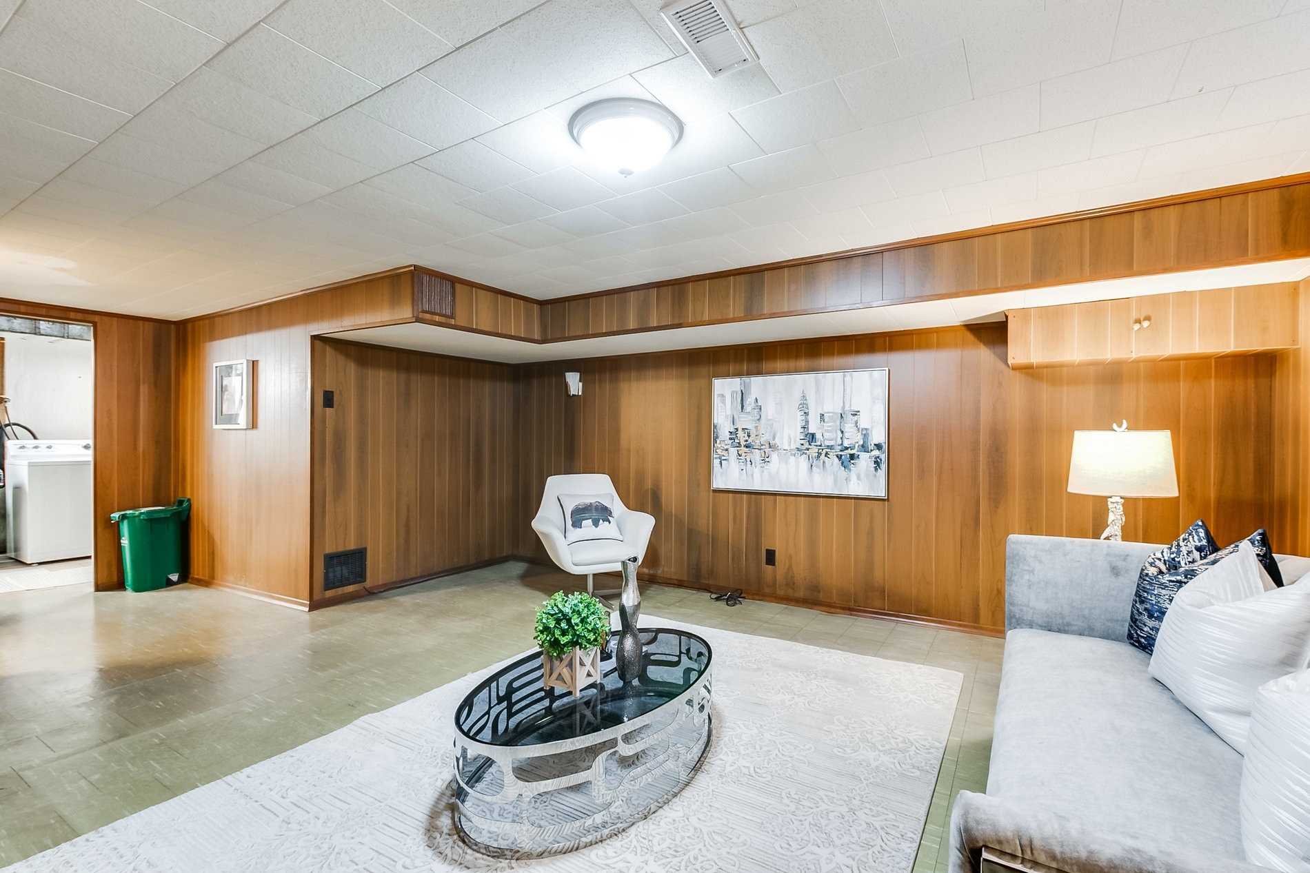 89 Murray Dr
