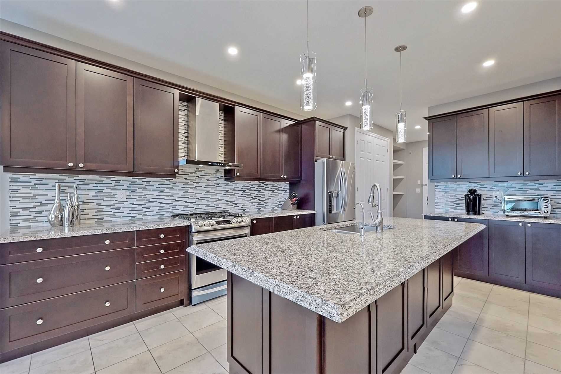 206 Baber Cres