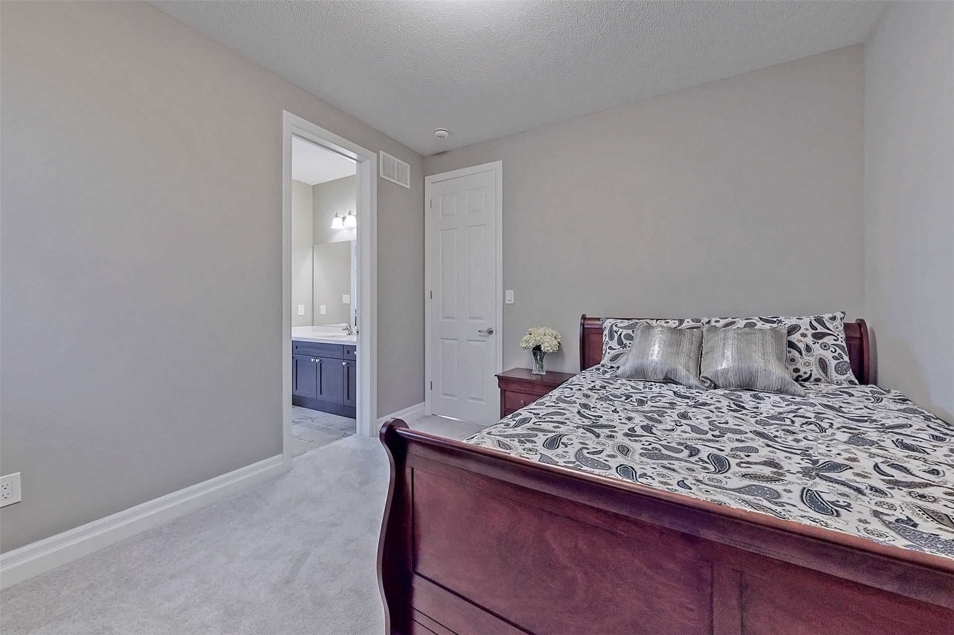 206 Baber Cres