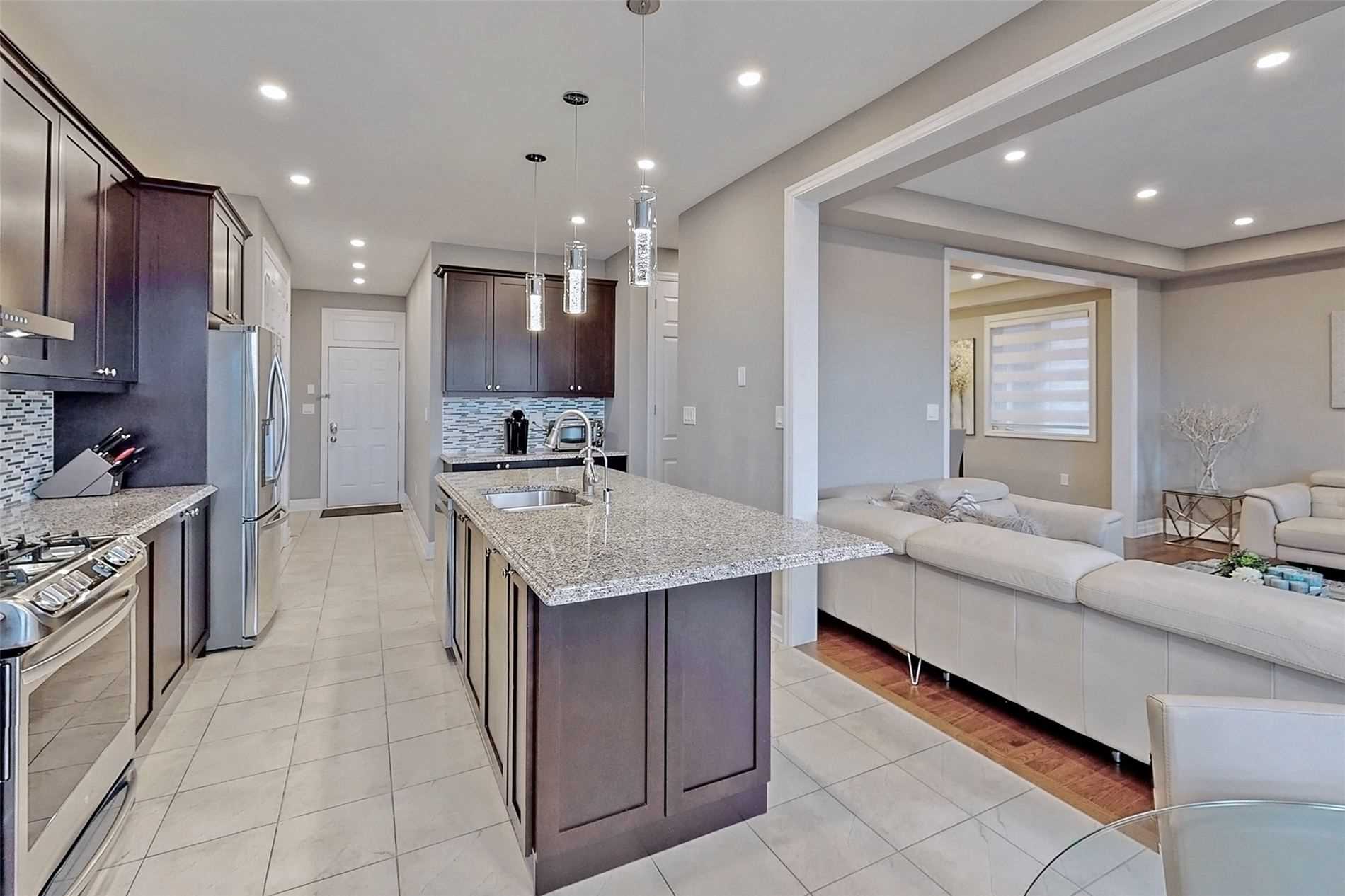 206 Baber Cres