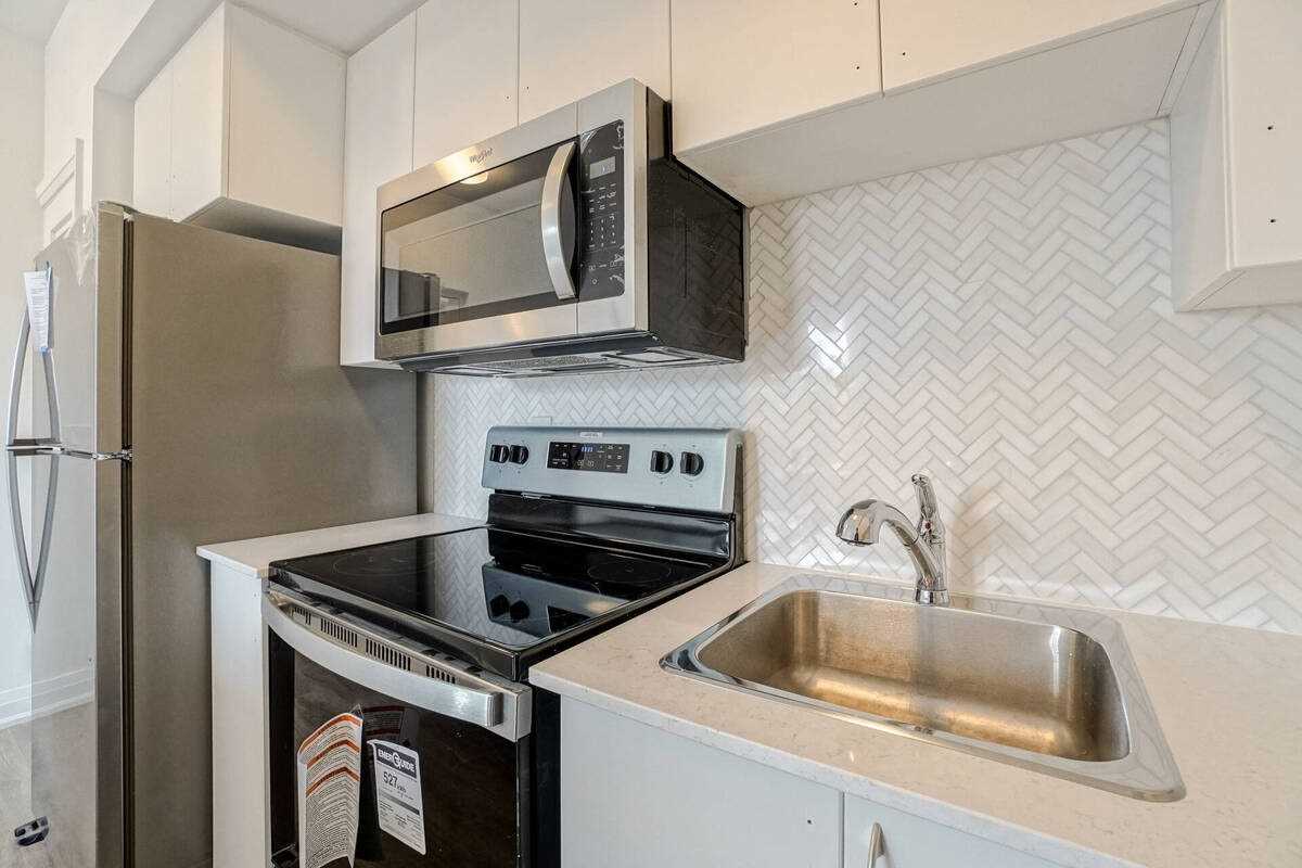 18 Coles Ave, #603