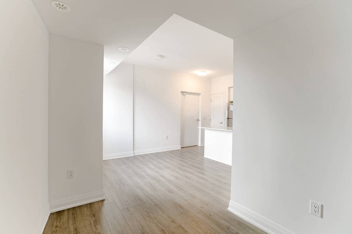 18 Coles Ave, #603