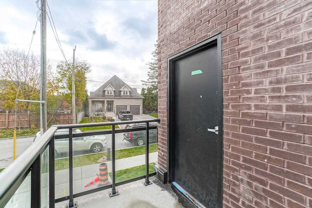 18 Coles Ave, #603