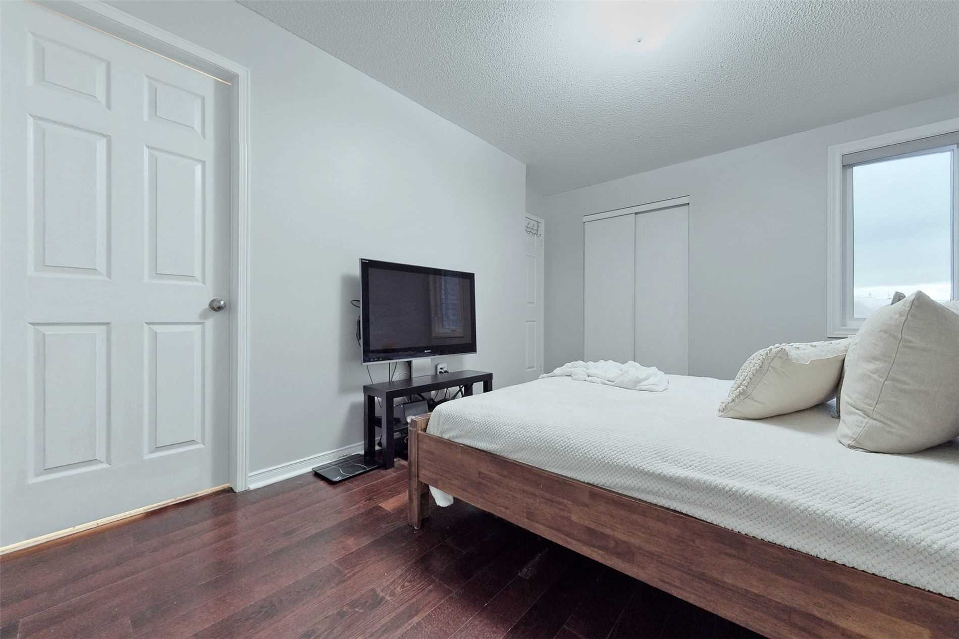 75 Weldrick Rd E, #1025