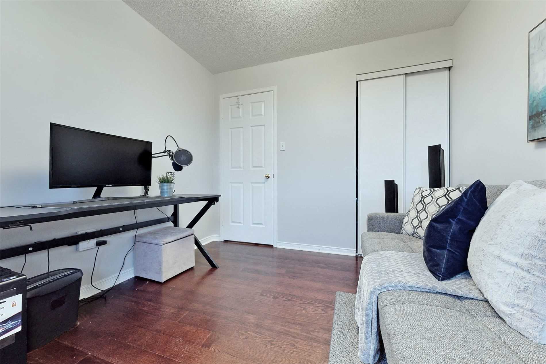 75 Weldrick Rd E, #1025
