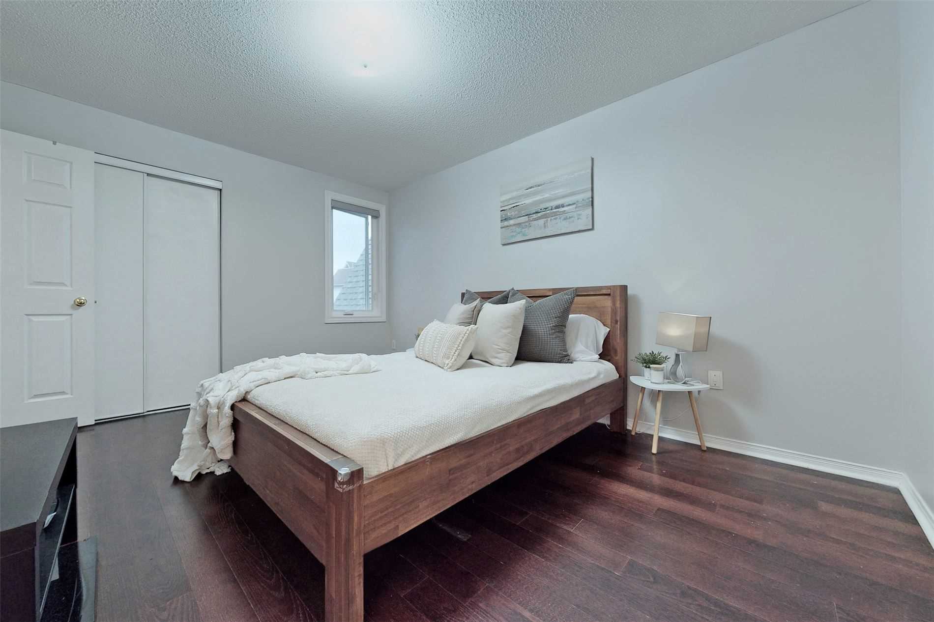 75 Weldrick Rd E, #1025