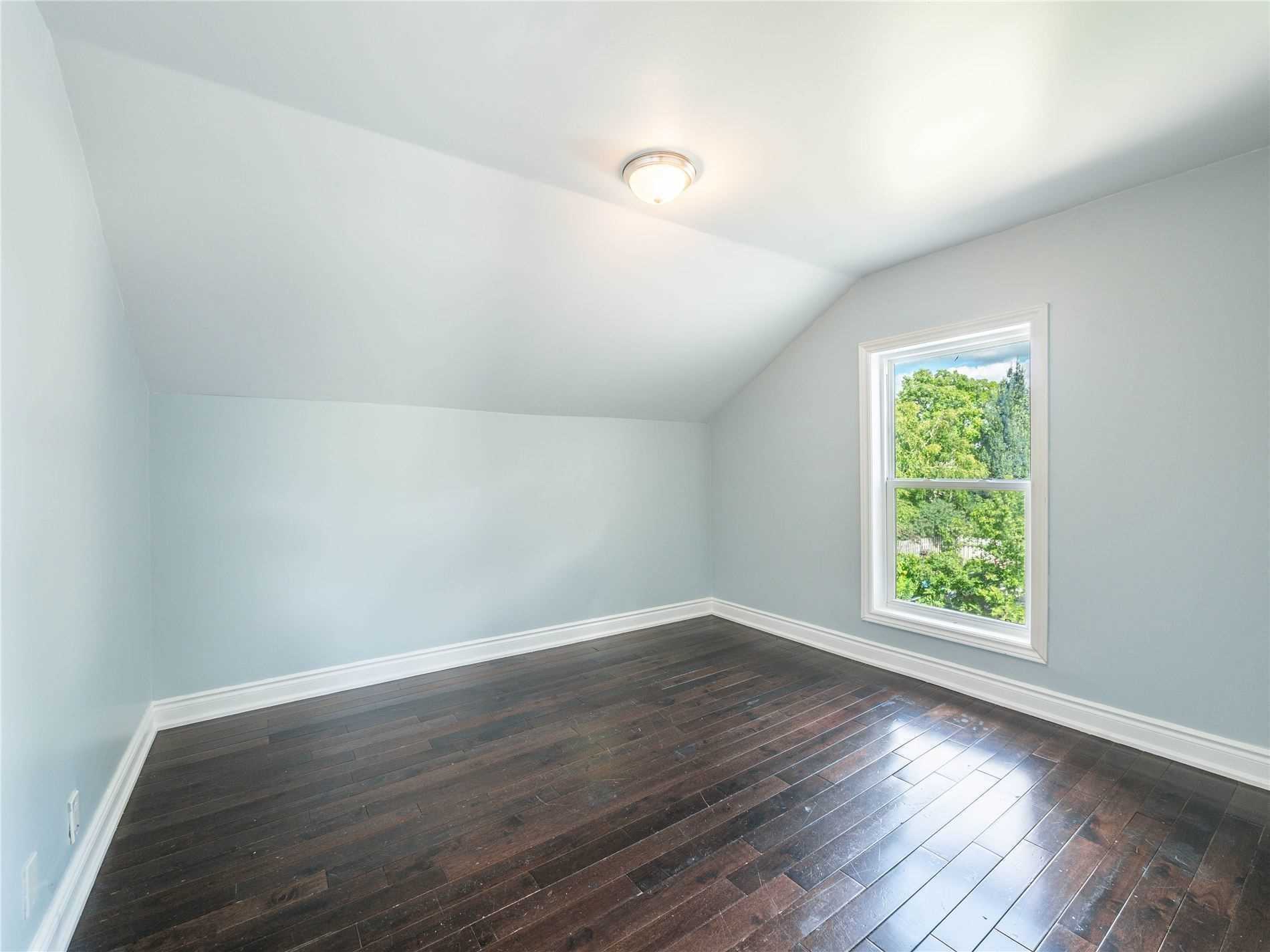 87 Simcoe Rd