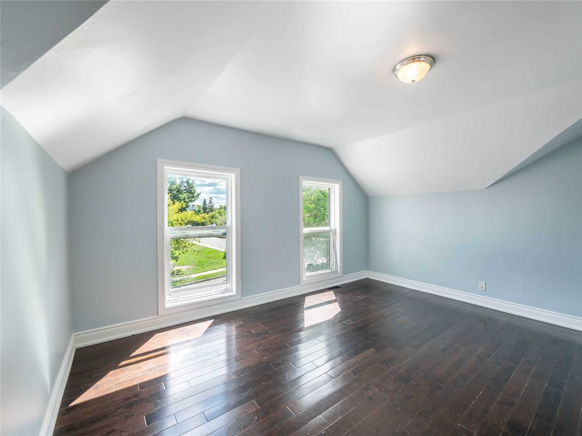87 Simcoe Rd