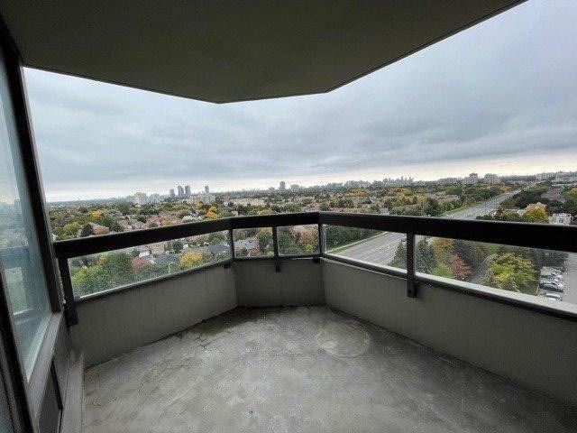 7460 Bathurst St, #1210