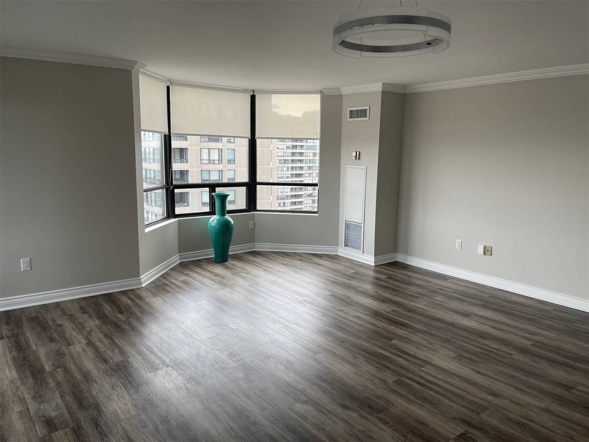 7460 Bathurst St, #1210