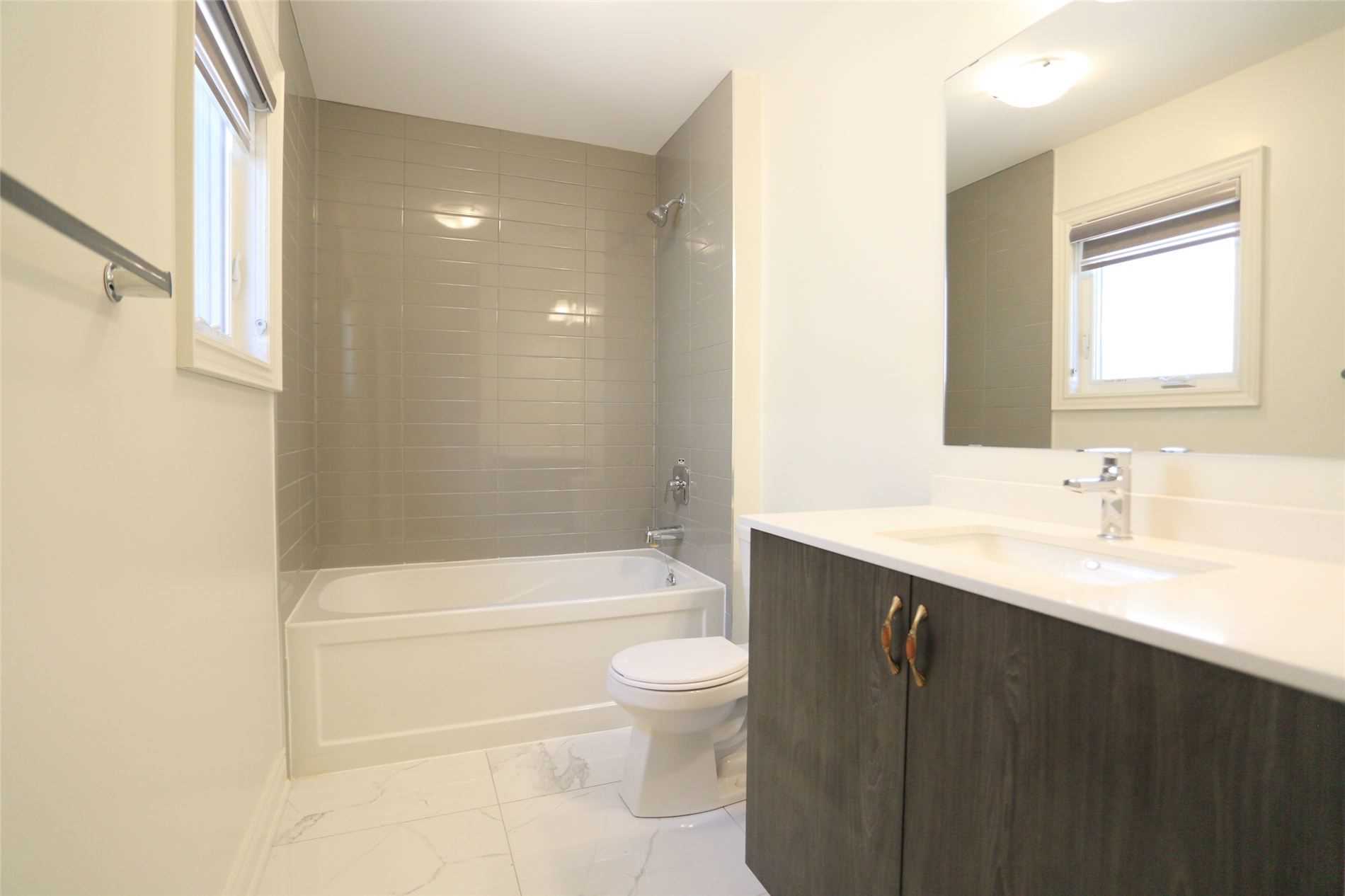 132 Meadow Vista Cres