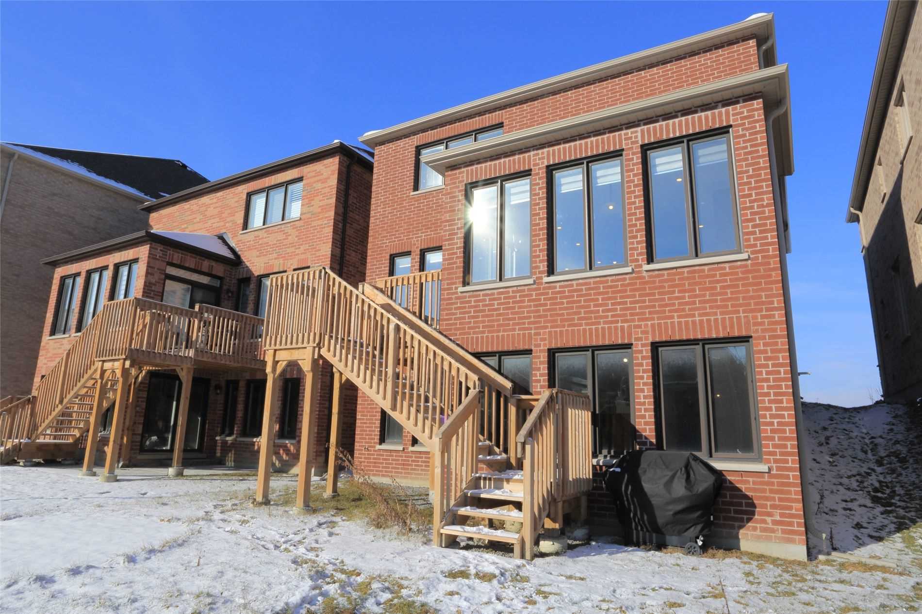 132 Meadow Vista Cres