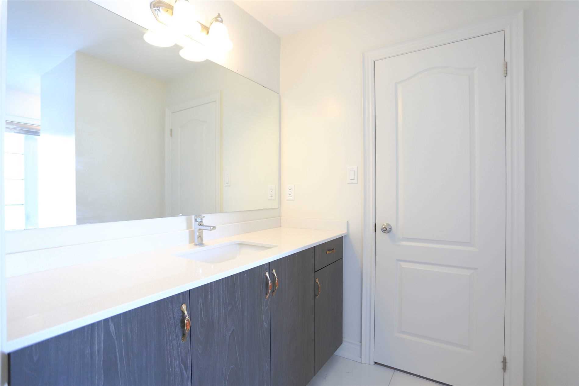 132 Meadow Vista Cres