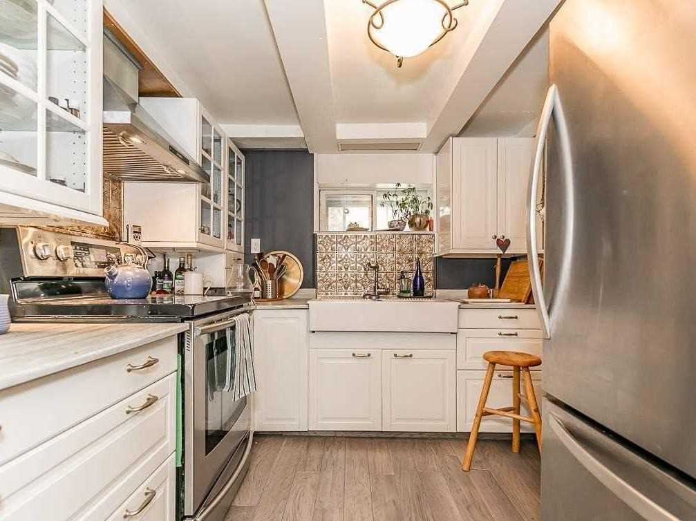 2872 Mount Albert Rd