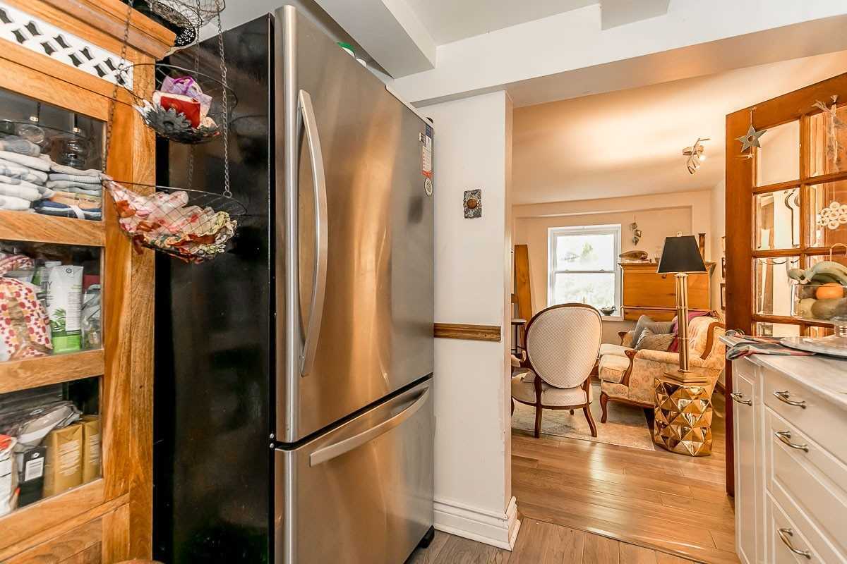 2872 Mount Albert Rd